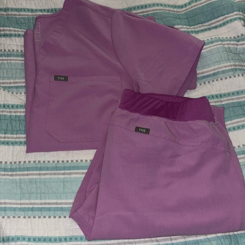 Lilac fig scrubs set